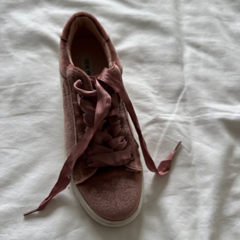 Steve Madden Pink Ribbon Lace Sneakers